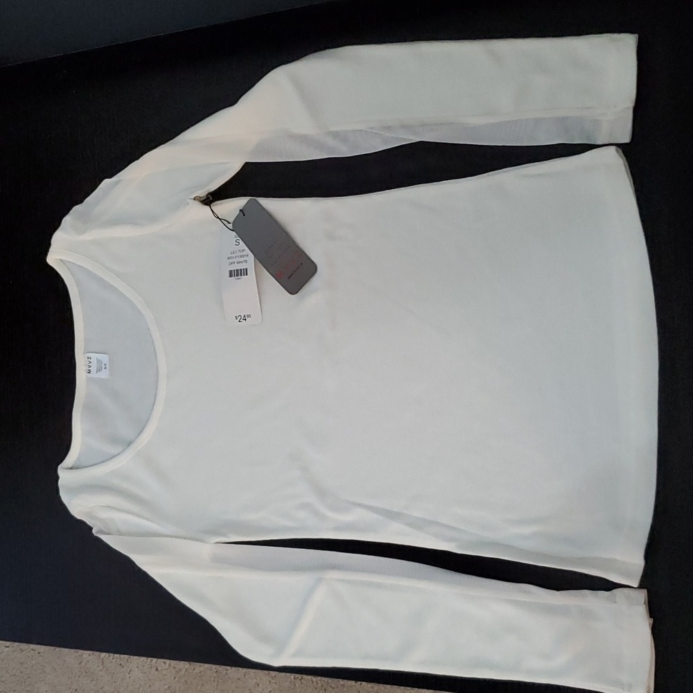 🎄5/$30🎄 NEW Lily Top MVVZ